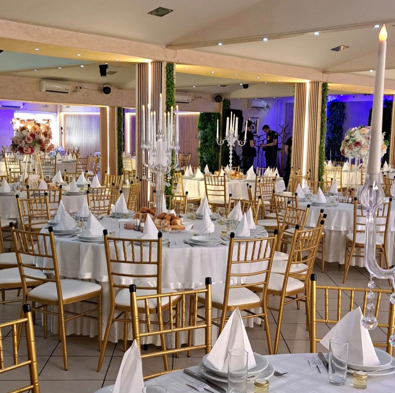 Tiffany zlatne stolice - Slika 6