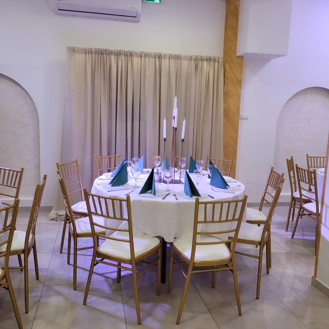 Tiffany zlatne stolice - Slika 3